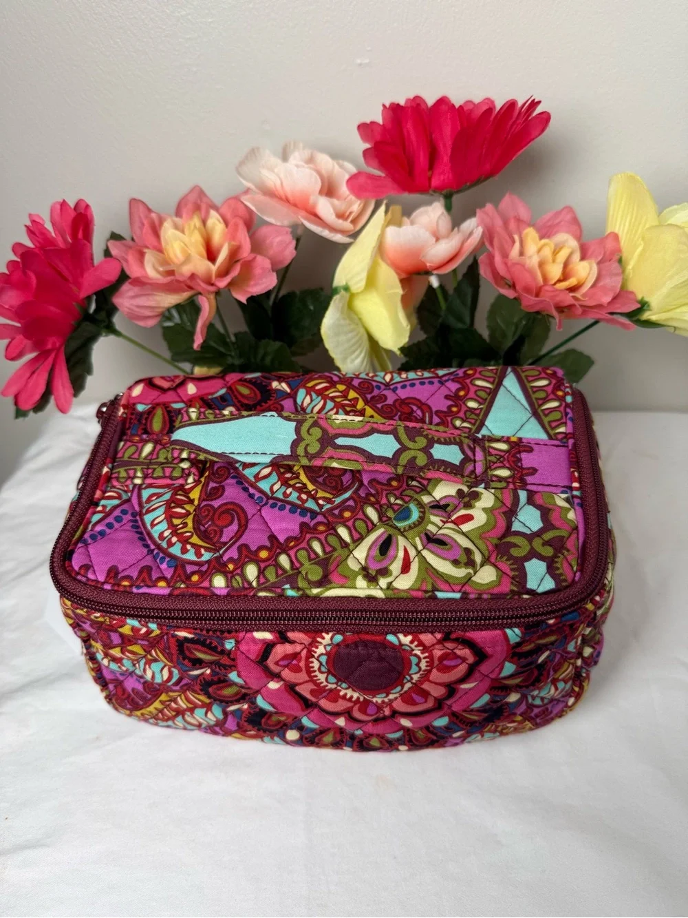 NWT Vera Bradley Resort Medallion Travel Cosmetic Bag Retired Pattern - Picture 3 of 11